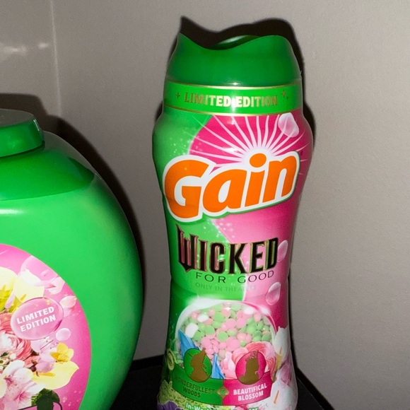 Limited Edition WICKED Gain Laundry Detergent Pods & Scent Beads - Picture 3 of 13